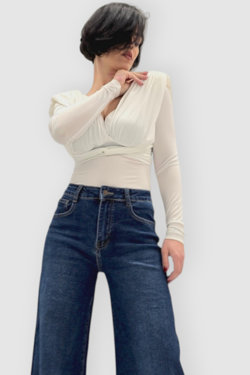 Bijela naborana majica Etta s jastučićima na ramenima i križanim dekolteom