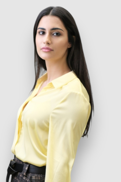 Ženska satenska košulja Fianna u nježno žutoj boji s diskretnim sjajem i klasičnim krojem