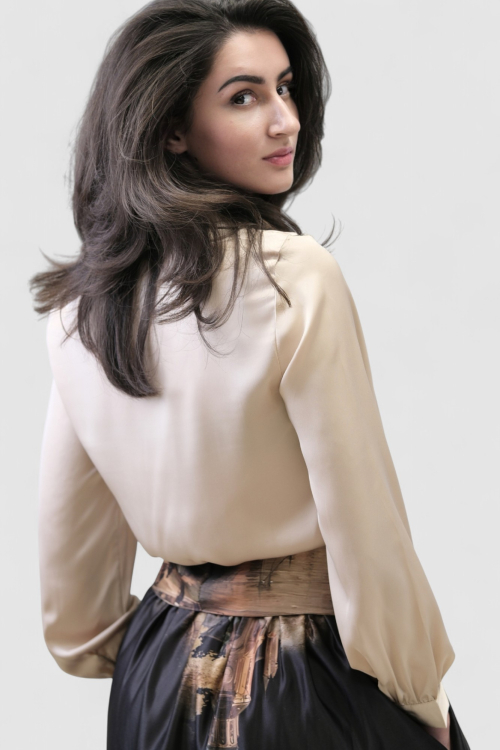 Nježna satenska košulja Fianna u bež boji