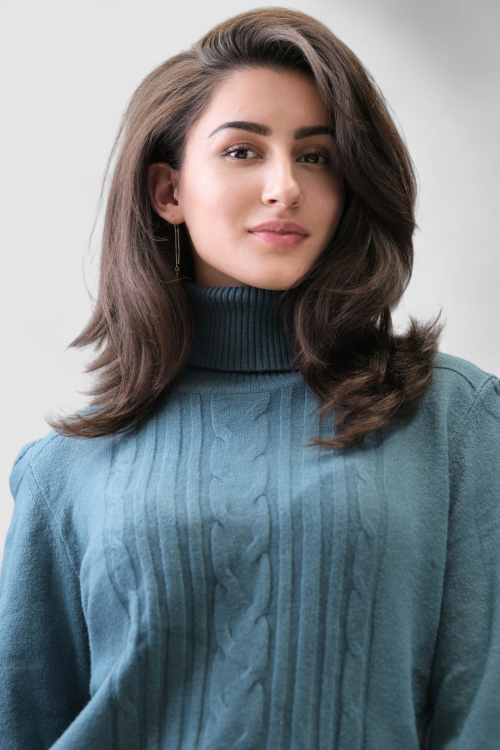 Ženski topliji džemper Maelle u petrolej boji s naboranim šavom na ramenima