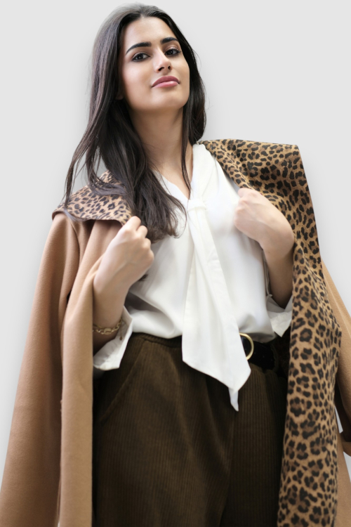 Ženska satenska košulja Ivania u bijeloj boji s ukrasnom kravatom