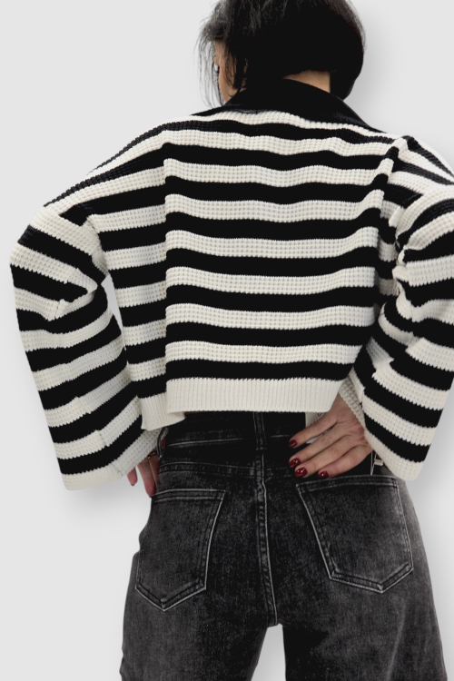 Pleteni prugasti džemper Chana s dubokim V-izrezom i velikim ovratnikom na rever