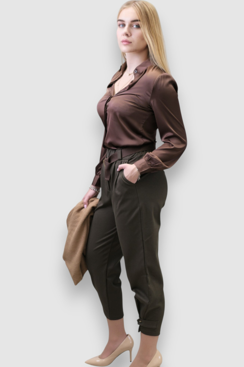 Nježna satenska košulja Fianna u tamno smeđoj boji