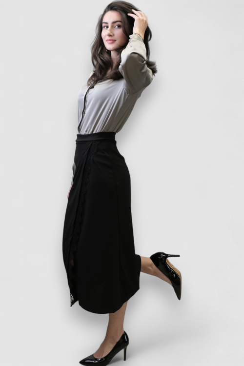 Ženska crna suknja Izabella s prorezom i čipkom