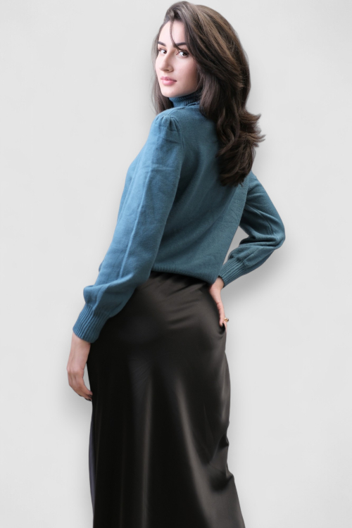 Ženski topliji džemper Maelle u petrolej boji s naboranim šavom na ramenima