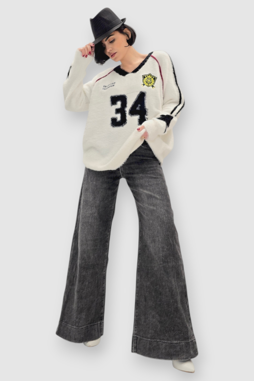 Ženski bijeli džemper Beverly s V-izrezom i retro printom