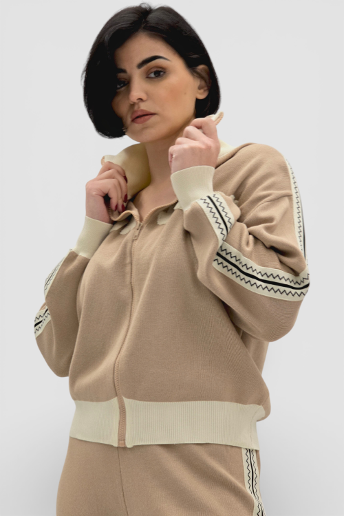 Ženska bež viskozna trenirka Coral u retro stilu