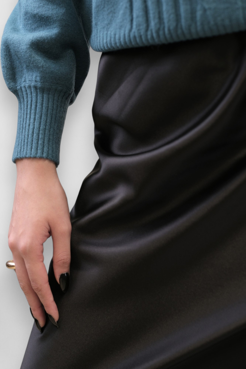 Ženski topliji džemper Maelle u petrolej boji s naboranim šavom na ramenima