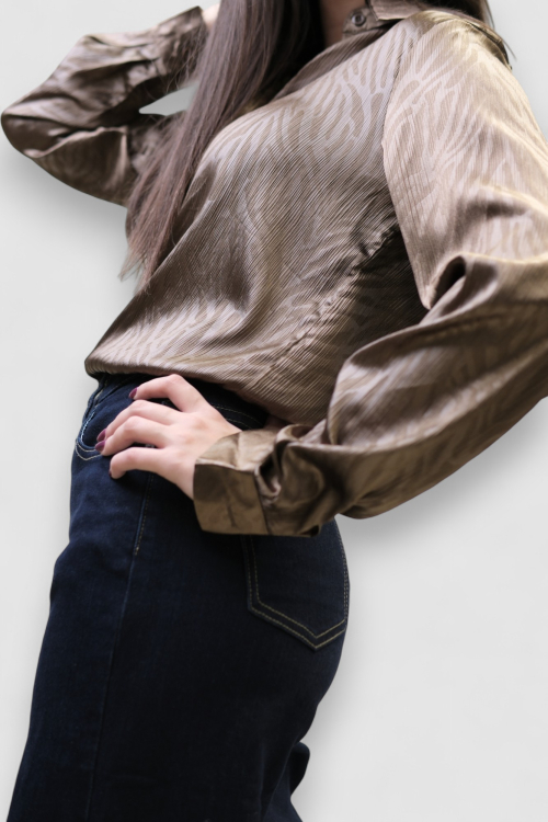 Ženska smeđa satenska košulja sa uzorkom Iriana