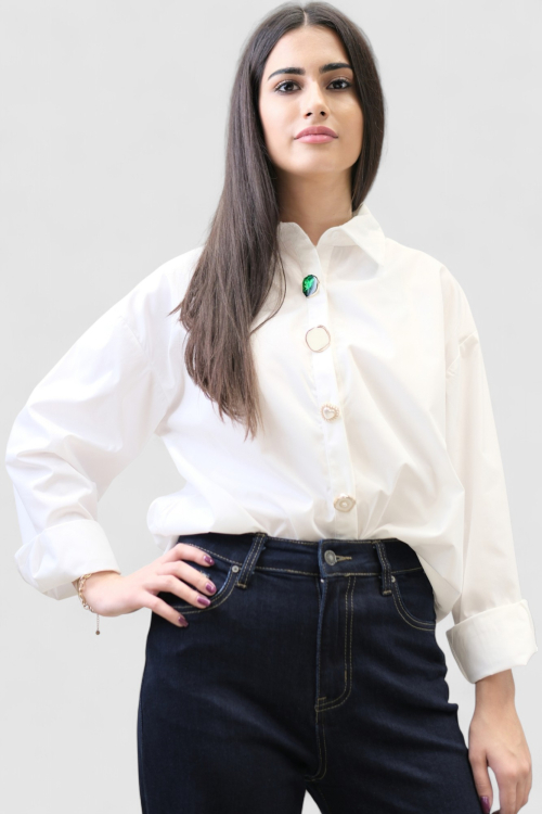 Ženska bijela oversized košulja Carlota s ukrasnim gumbima