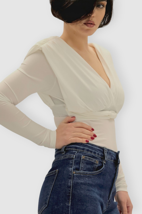 Bijela naborana majica Etta s jastučićima na ramenima i križanim dekolteom