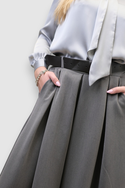 Ženska satenska košulja Ivania u sivoj boji s ukrasnom kravatom