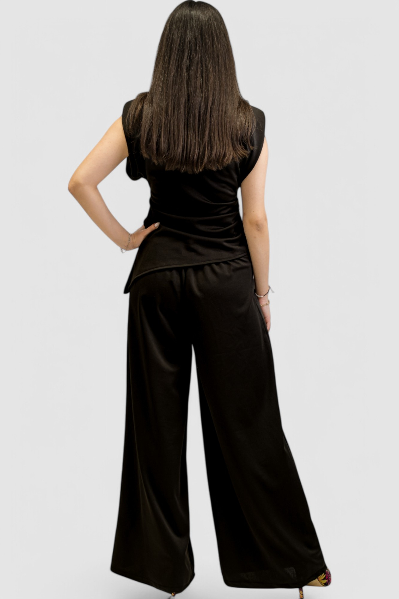 Ženski crni komplet s asimetričnim topom Francine