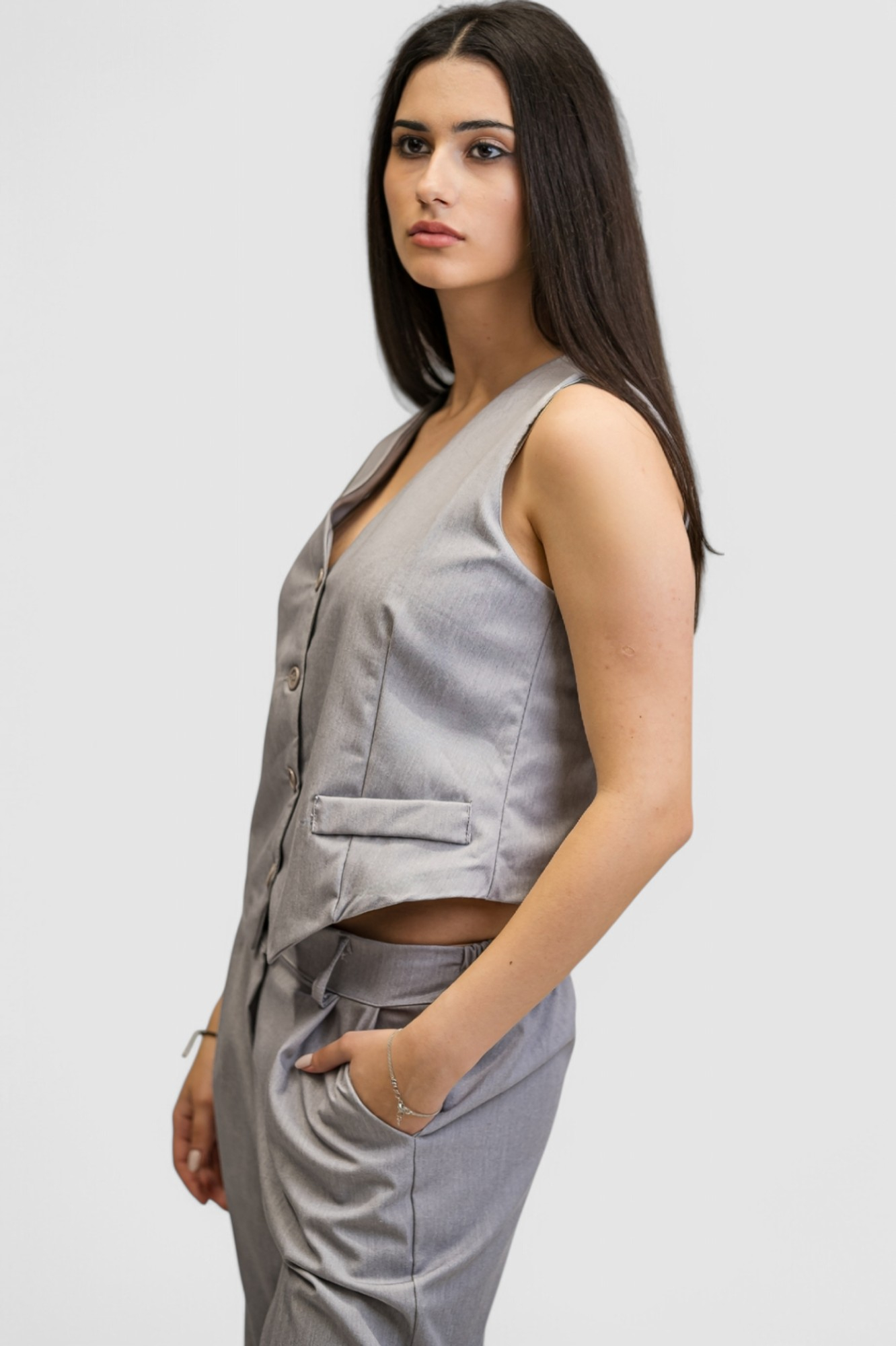 Žensko sivo odijelo sa prslukom Chantal