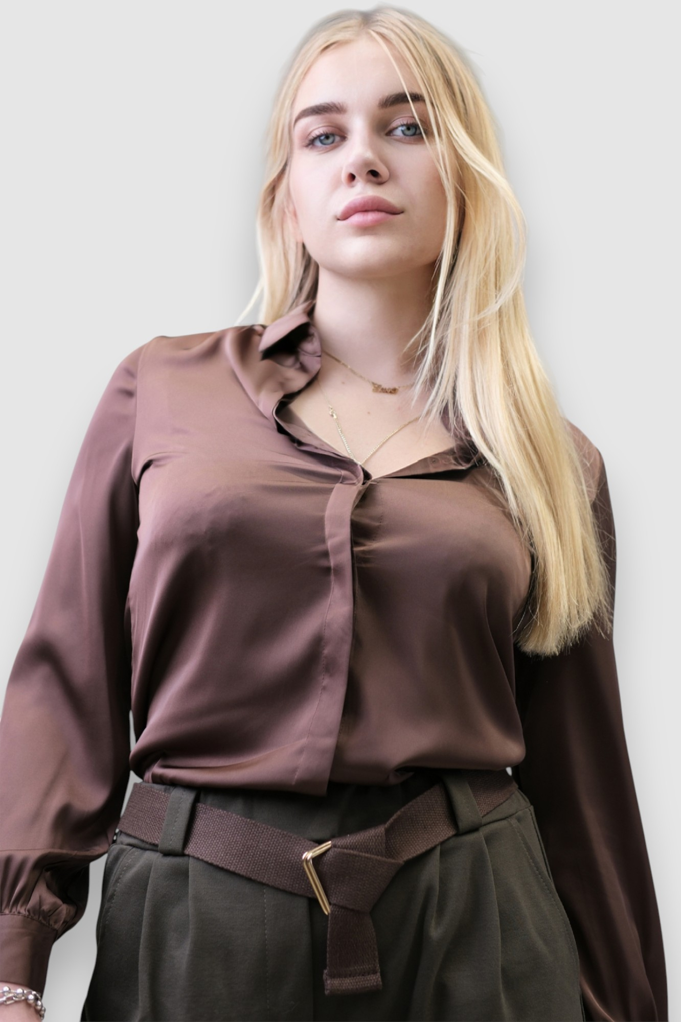 Nježna satenska košulja Fianna u tamno smeđoj boji