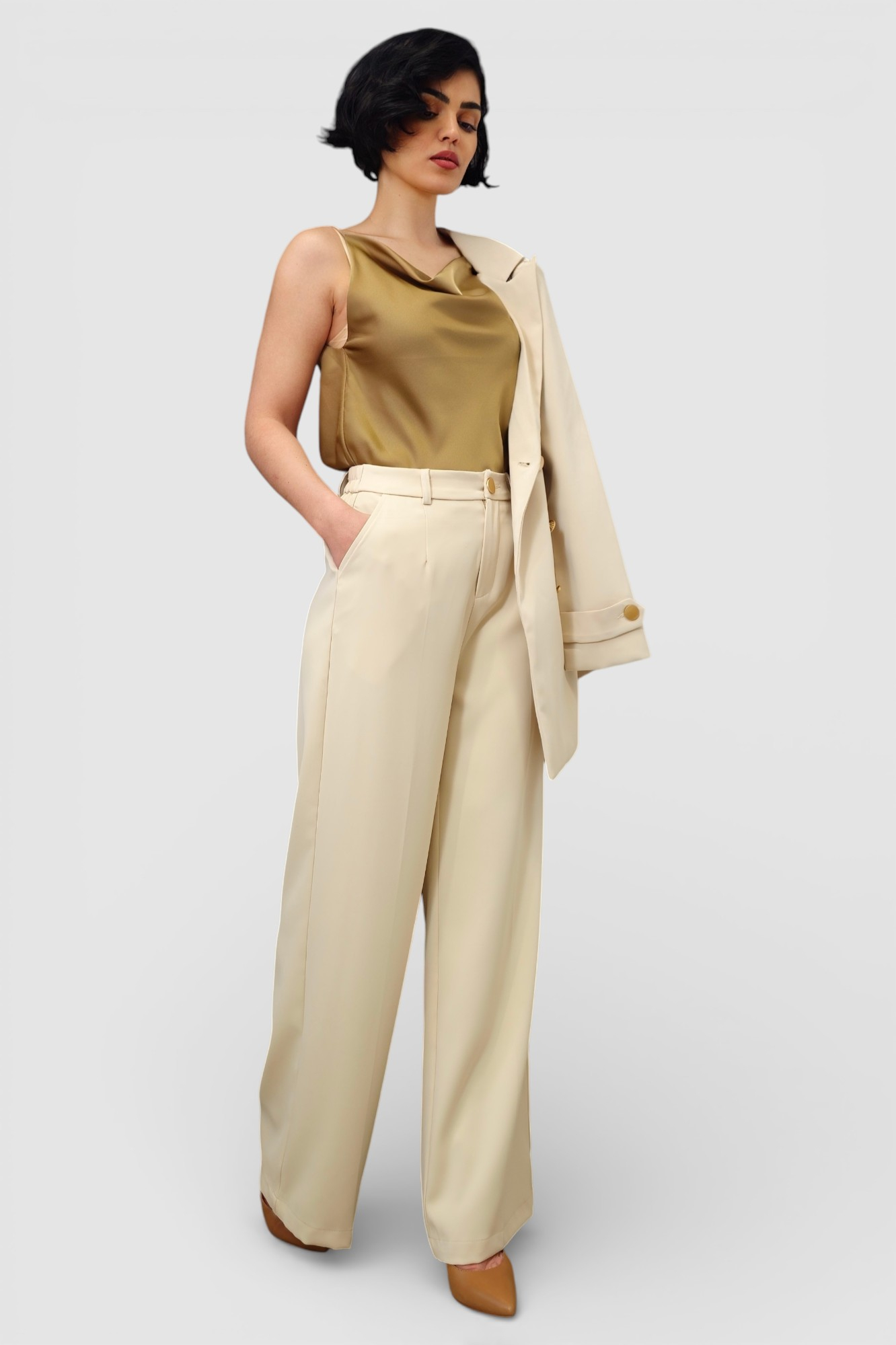 Žensko elegantno bež odijelo Clara