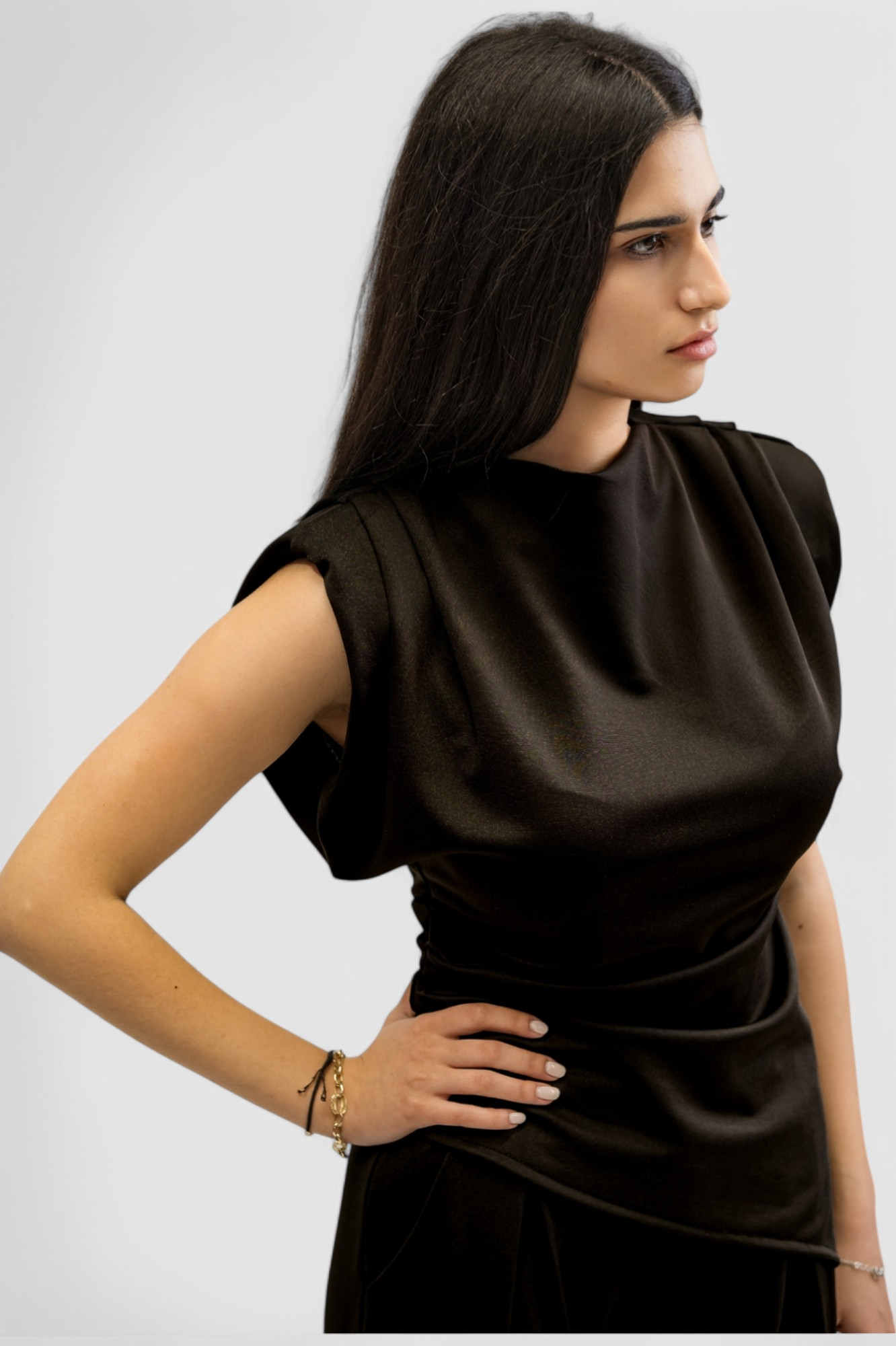 Ženski crni komplet s asimetričnim topom Francine