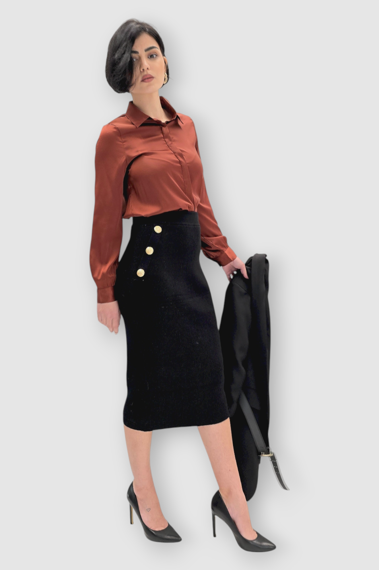 Ženska satenska košulja Fianna u bakreno smeđoj boji s diskretnim sjajem i klasičnim krojem