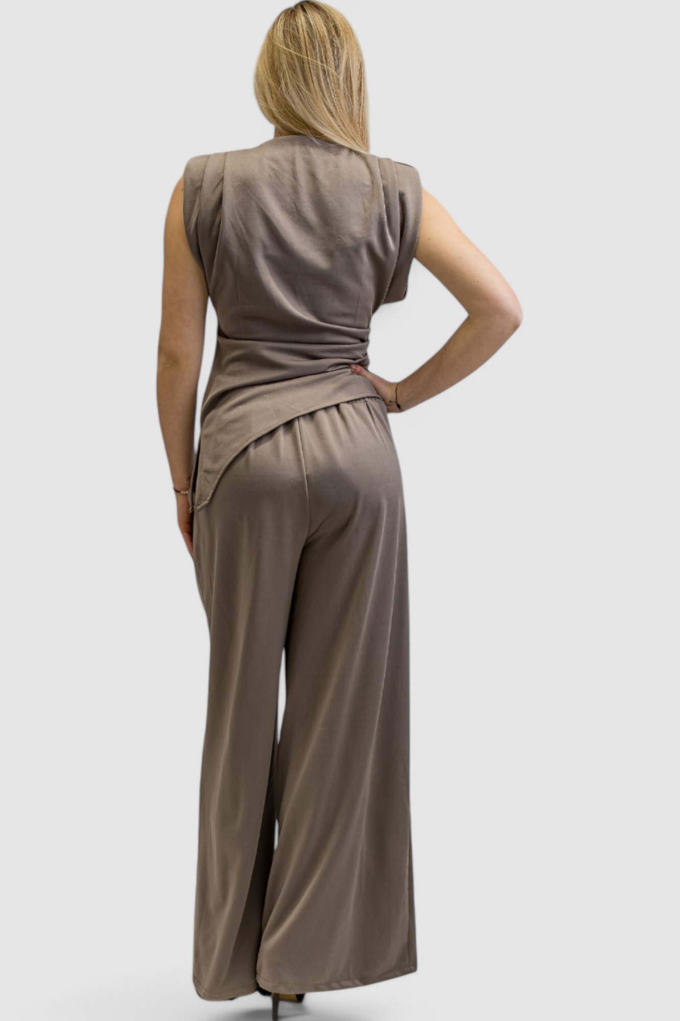 Ženski svijetlo sivi komplet s asimetričnim topom Francine