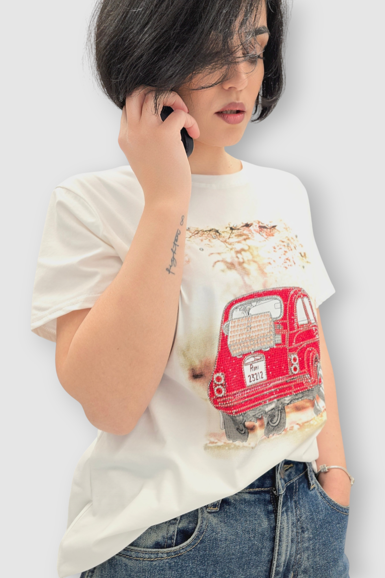 Ženska pamučna bijela majica kratkih rukava sa cirkonima i printom Mona