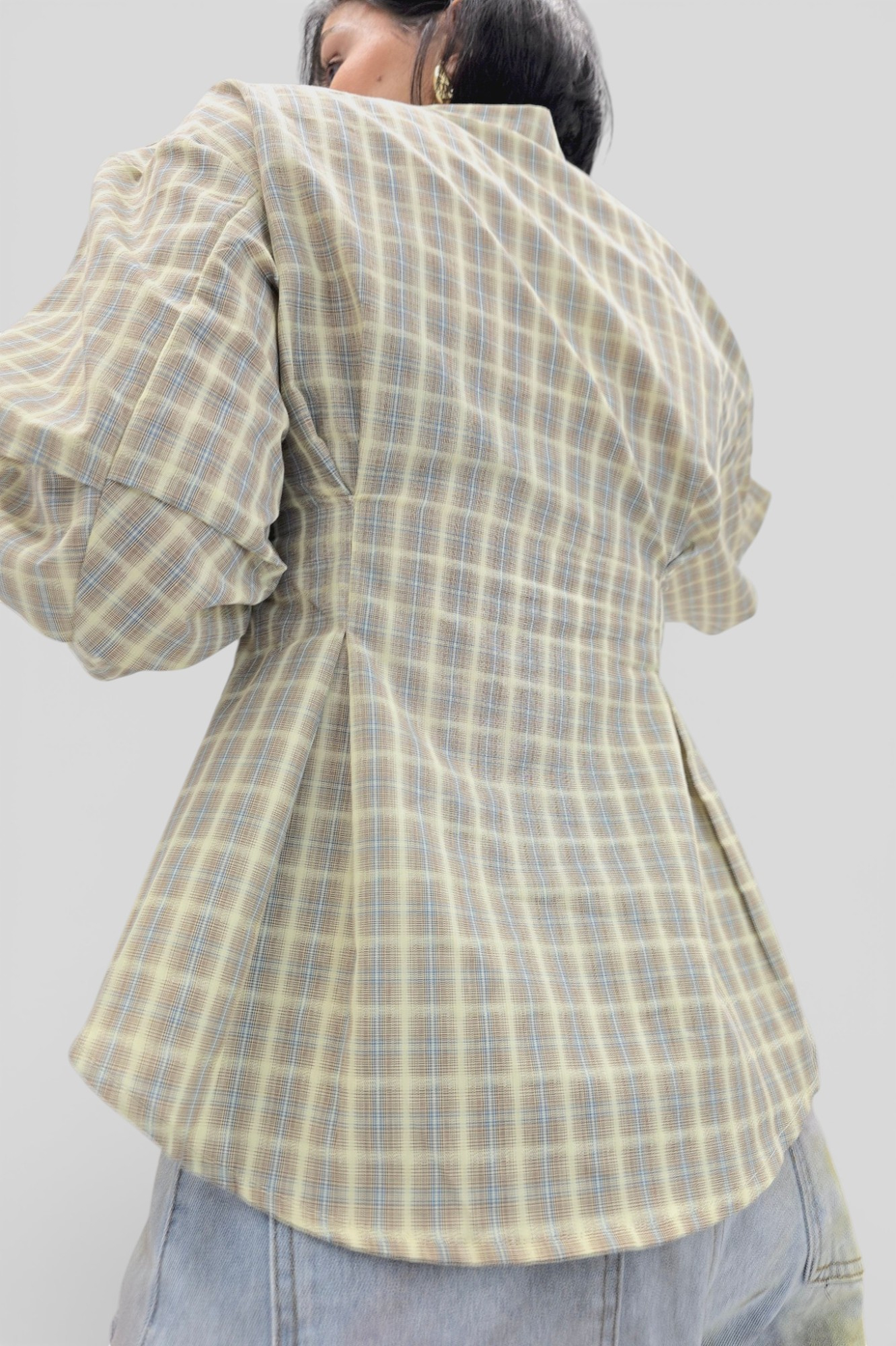 Trendi bež karirana strukirana košulja Lauren sa efektom preklopa i širokim rukavima