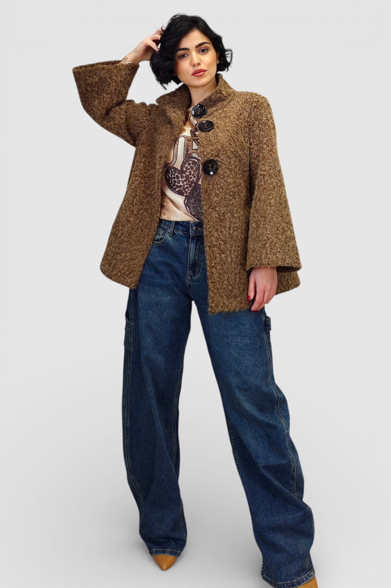 Ženski kratki kaputić Bruna u smeđoj boji s povišenom kragnom i gumbima