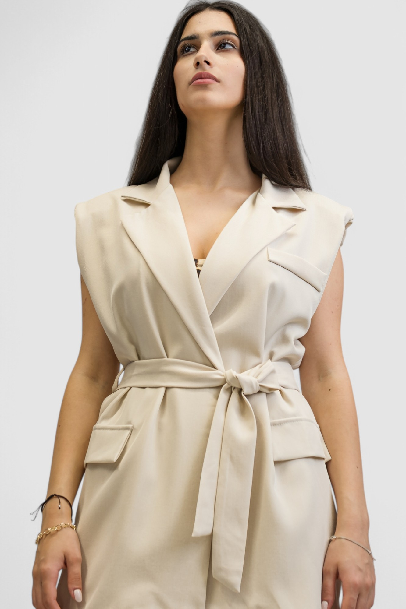 Žensko bež odijelo bez rukava Ella