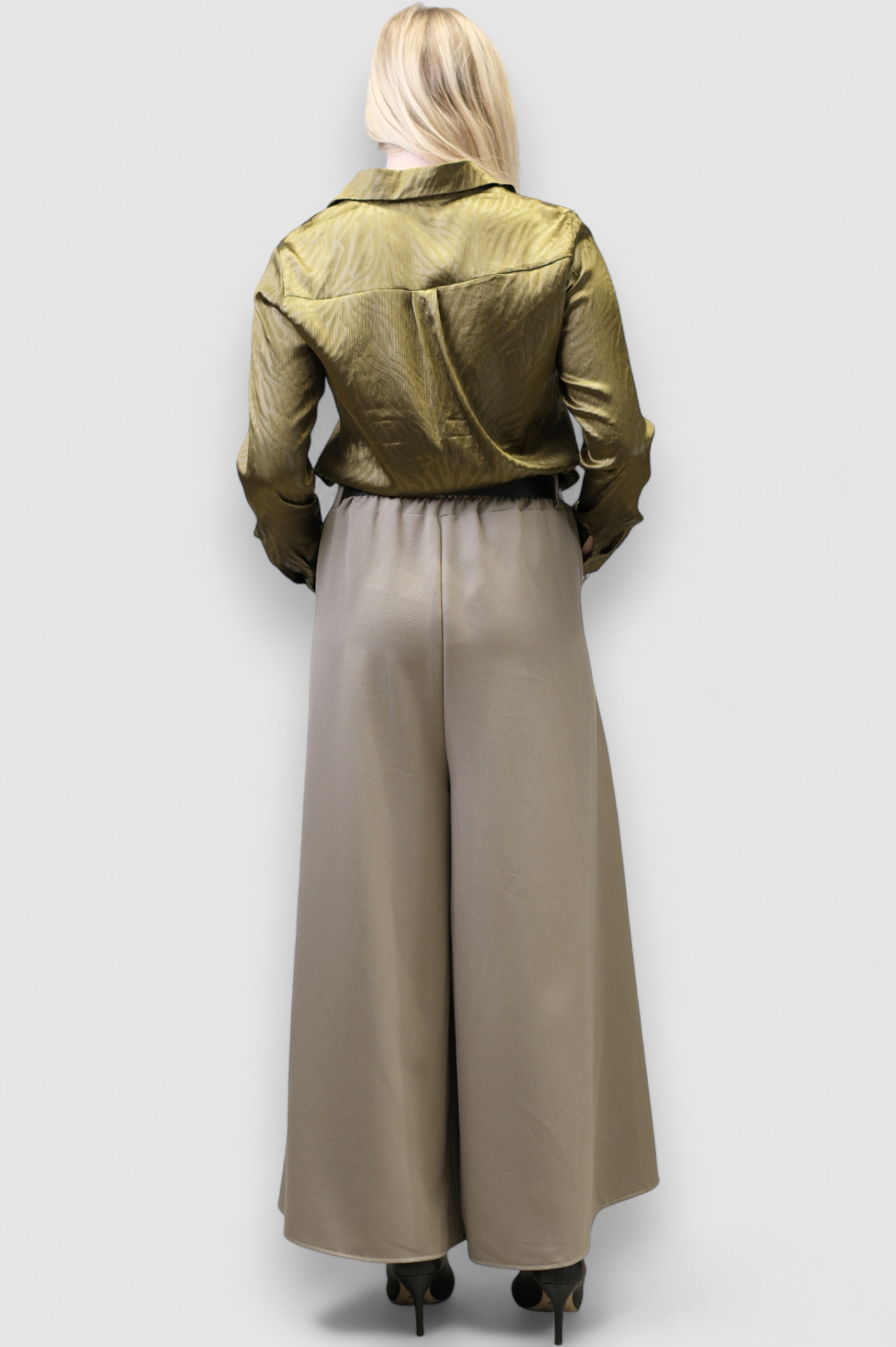 Suknja hlače Cicely u boji blata s faldama i remenom