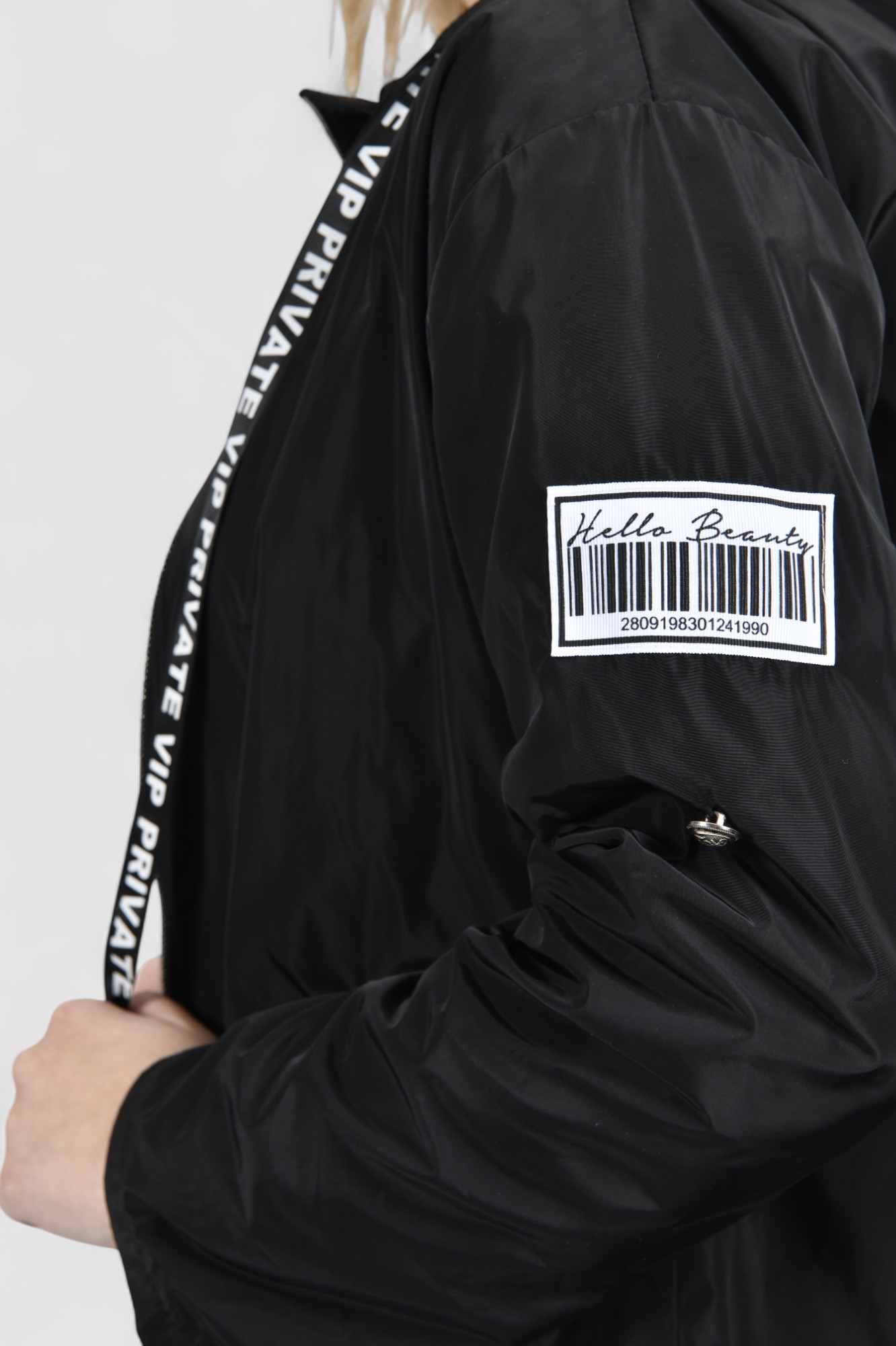 Ženska crna kratka jakna Amar