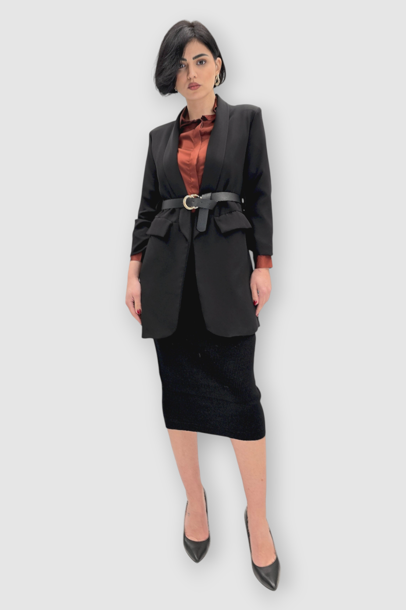 Ženska satenska košulja Fianna u bakreno smeđoj boji s diskretnim sjajem i klasičnim krojem