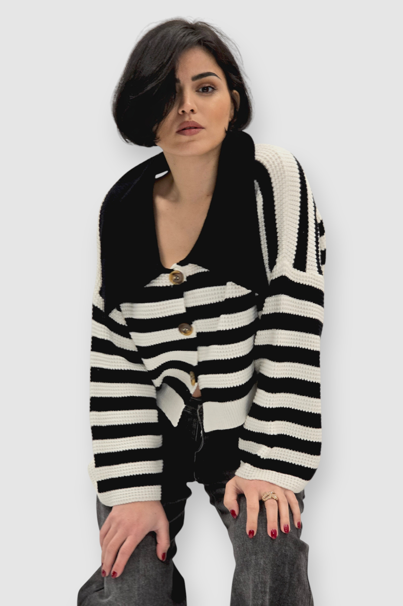 Pleteni prugasti džemper Chana s dubokim V-izrezom i velikim ovratnikom na rever