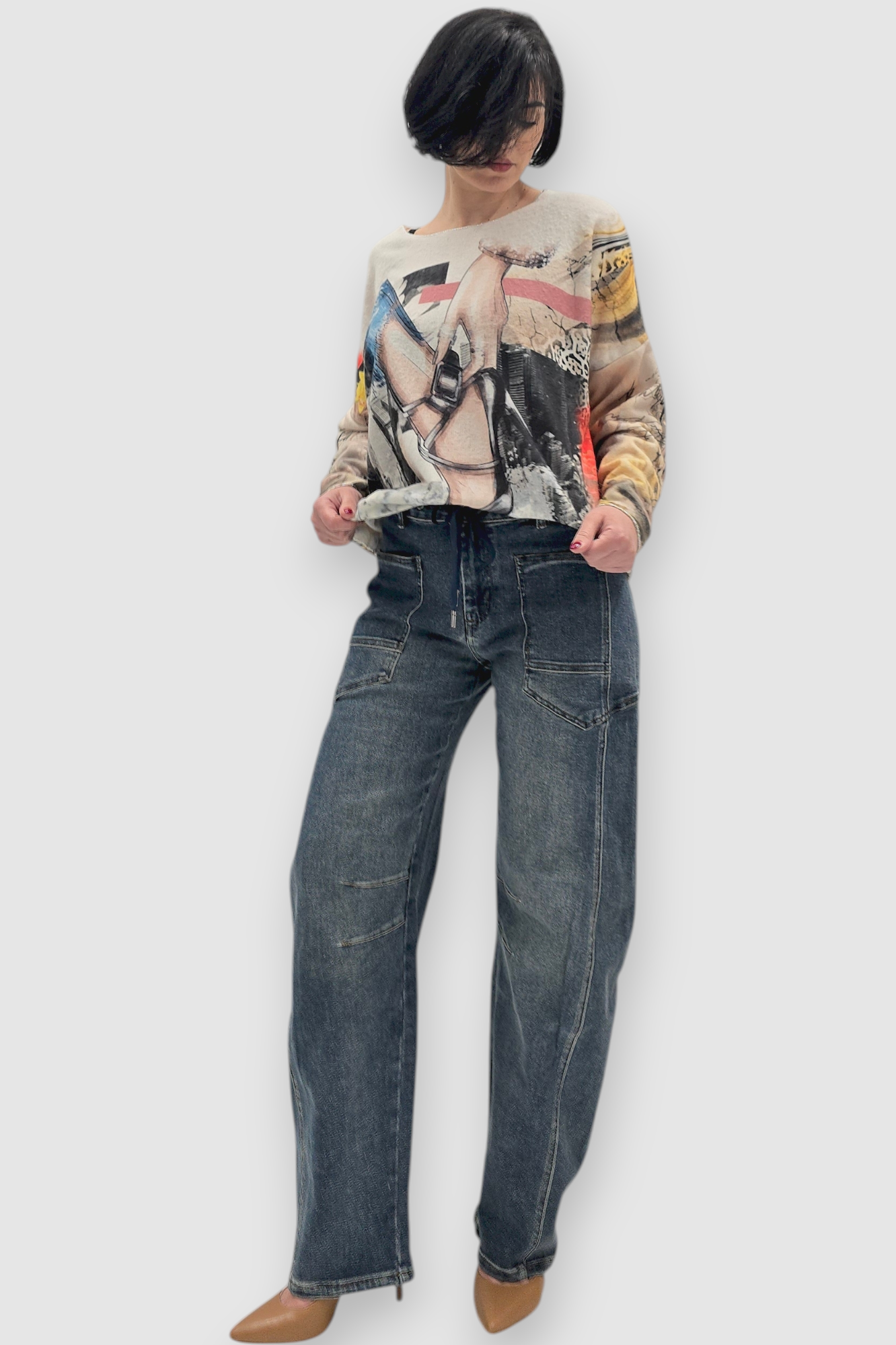 Ženska mekana majica Fara sa printom sandale i srebnim koncem na ovratniku