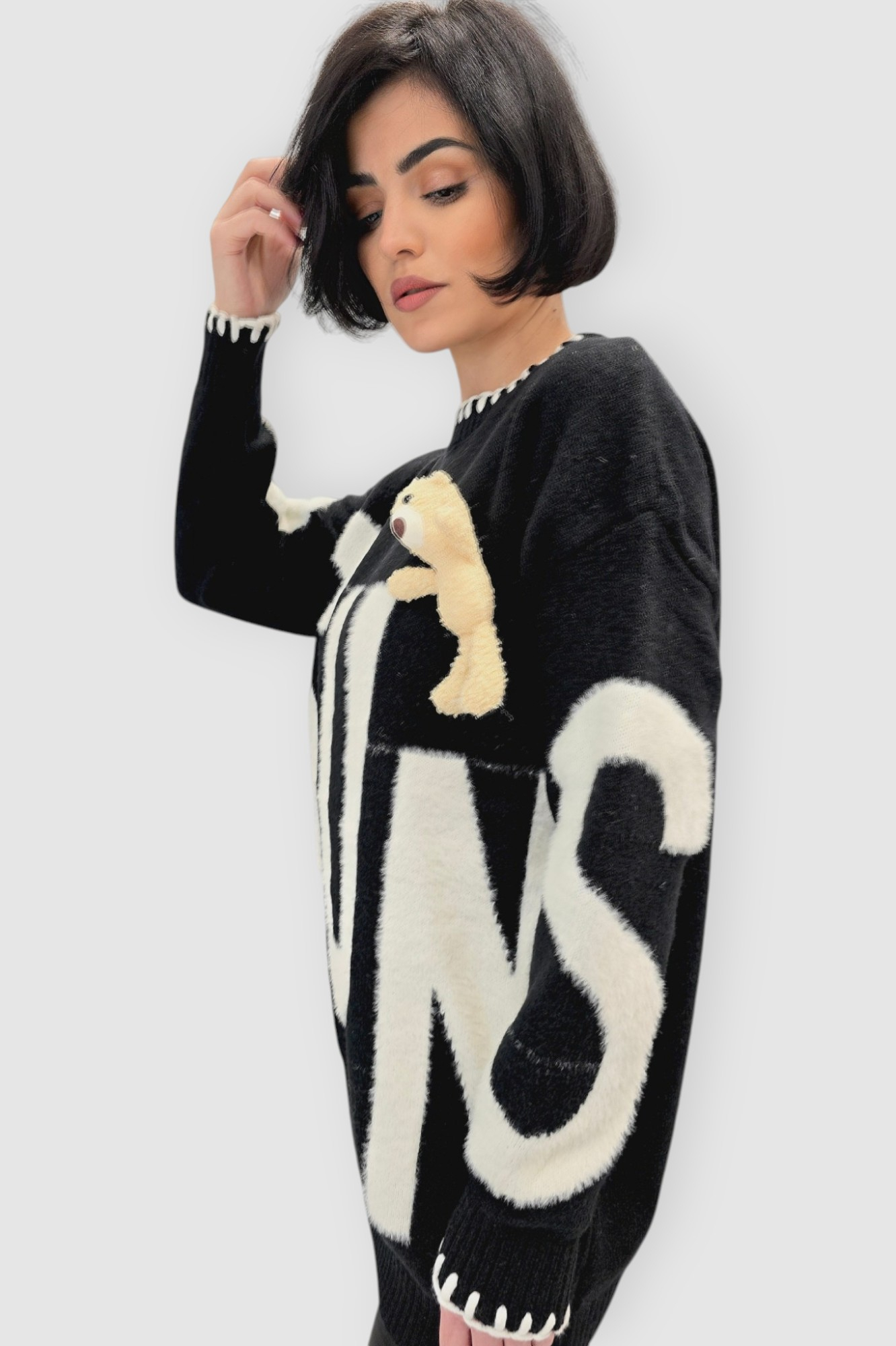 Ženski crni oversized džemper Carmen s medvjedićem
