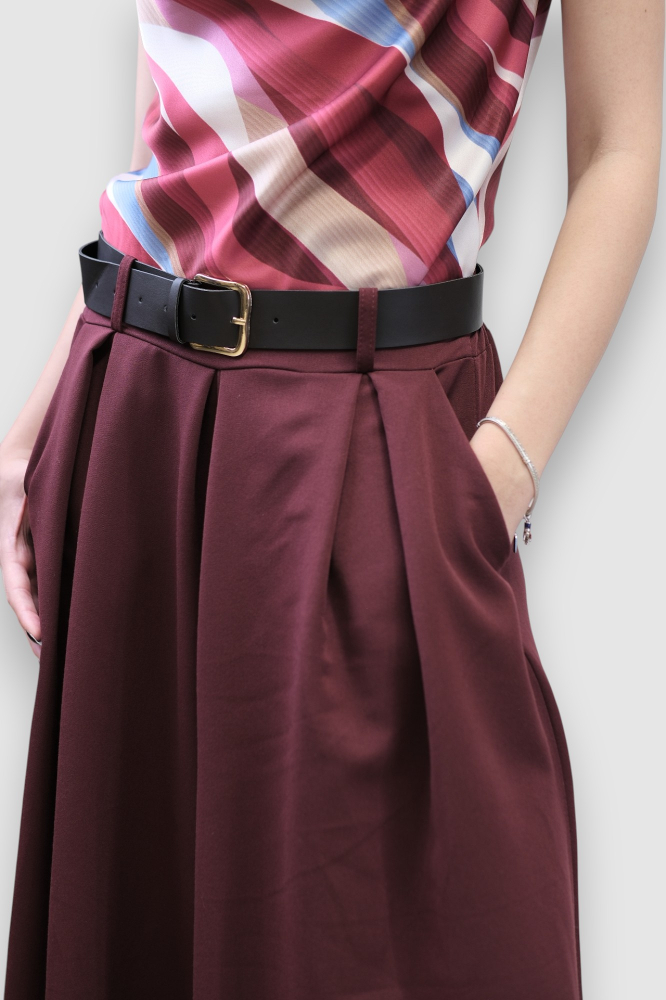 Ženske bordo suknja hlače Cicely s  remenom