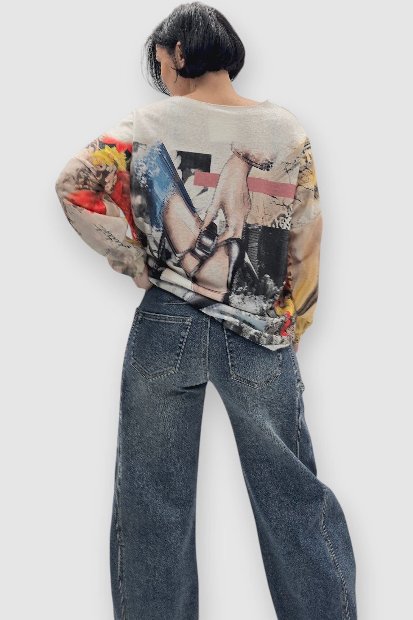 Ženska mekana majica Fara sa printom sandale i srebnim koncem na ovratniku