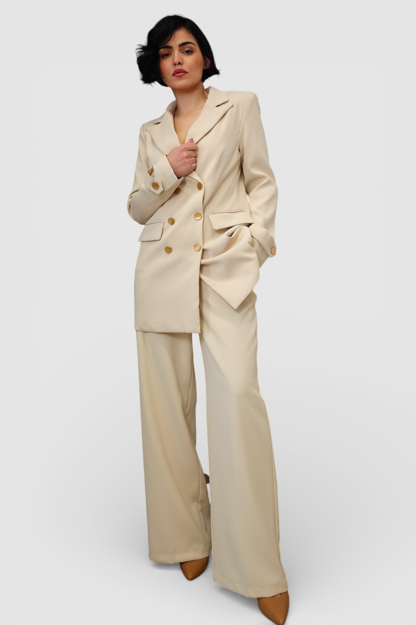 Žensko elegantno bež odijelo Clara