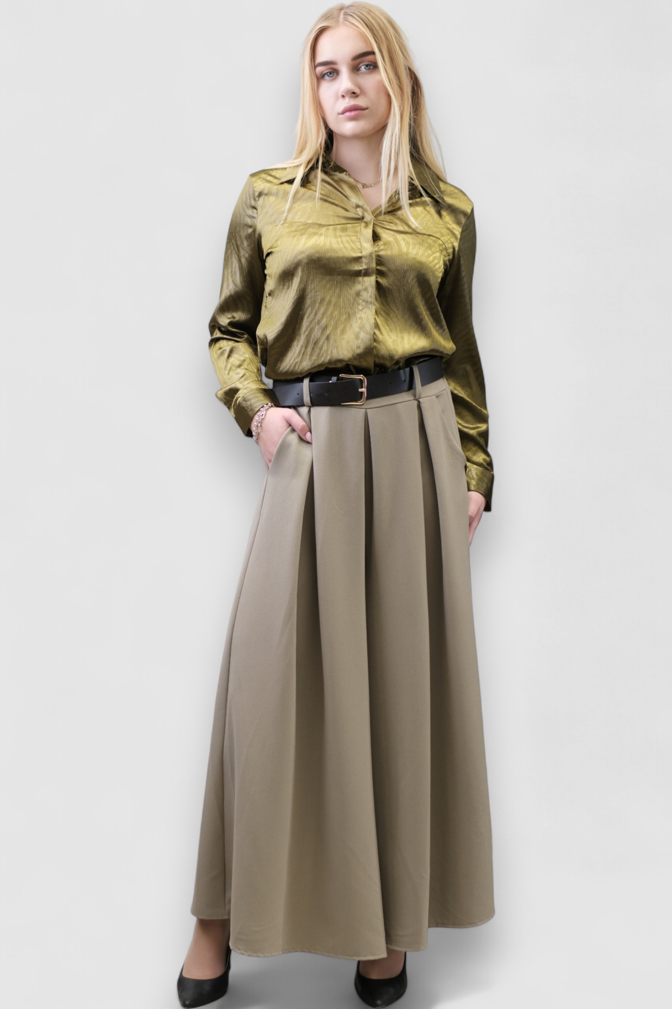 Suknja hlače Cicely u boji blata s faldama i remenom