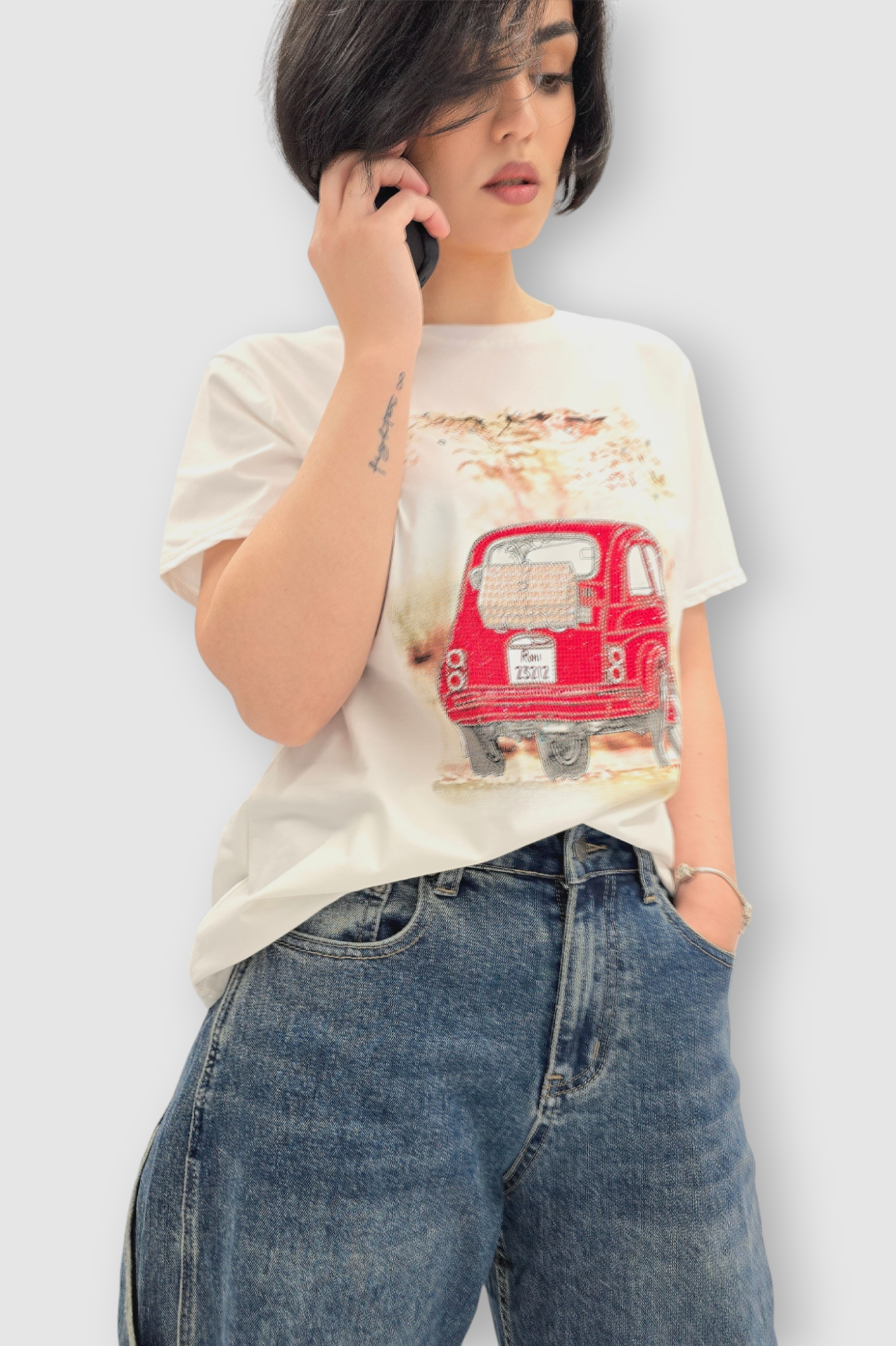 Ženska pamučna bijela majica kratkih rukava sa cirkonima i printom Mona