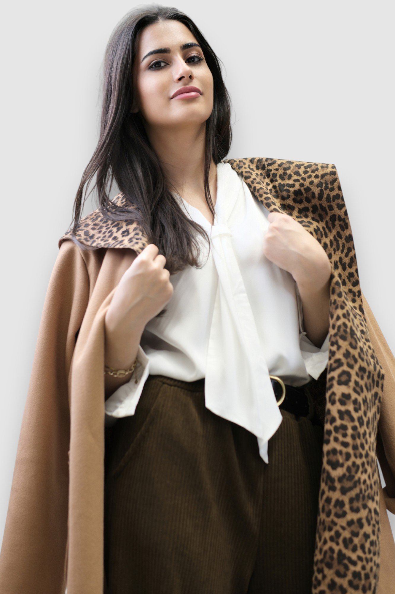 Ženska satenska košulja Ivania u bijeloj boji s ukrasnom kravatom