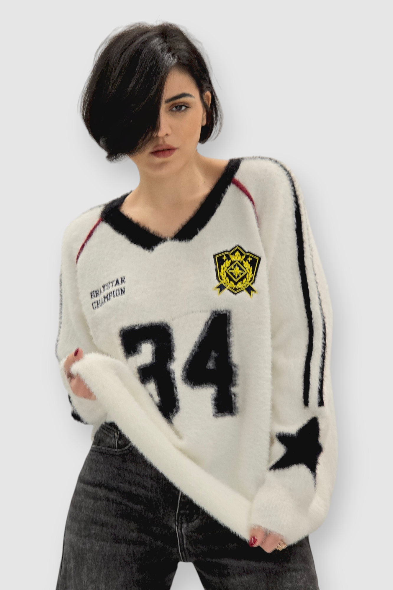 Ženski bijeli džemper Beverly s V-izrezom i retro printom