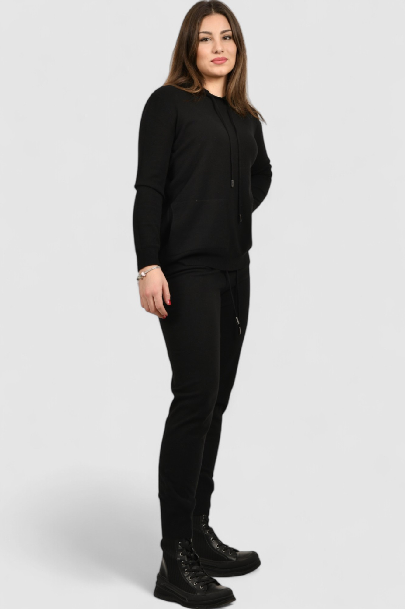 Ženska crna trenirka komplet Kaira