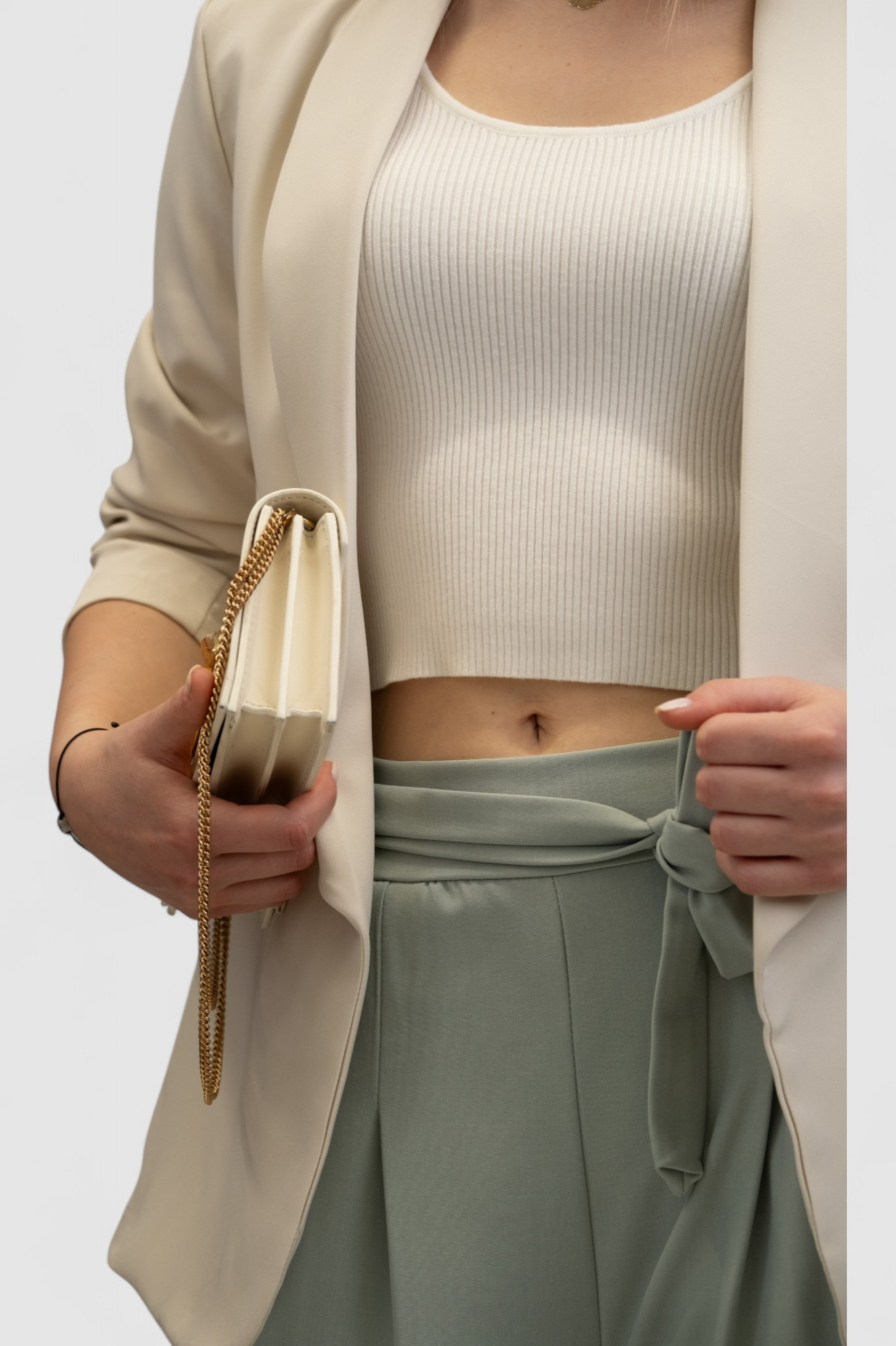 Ženski bijeli top Calliope