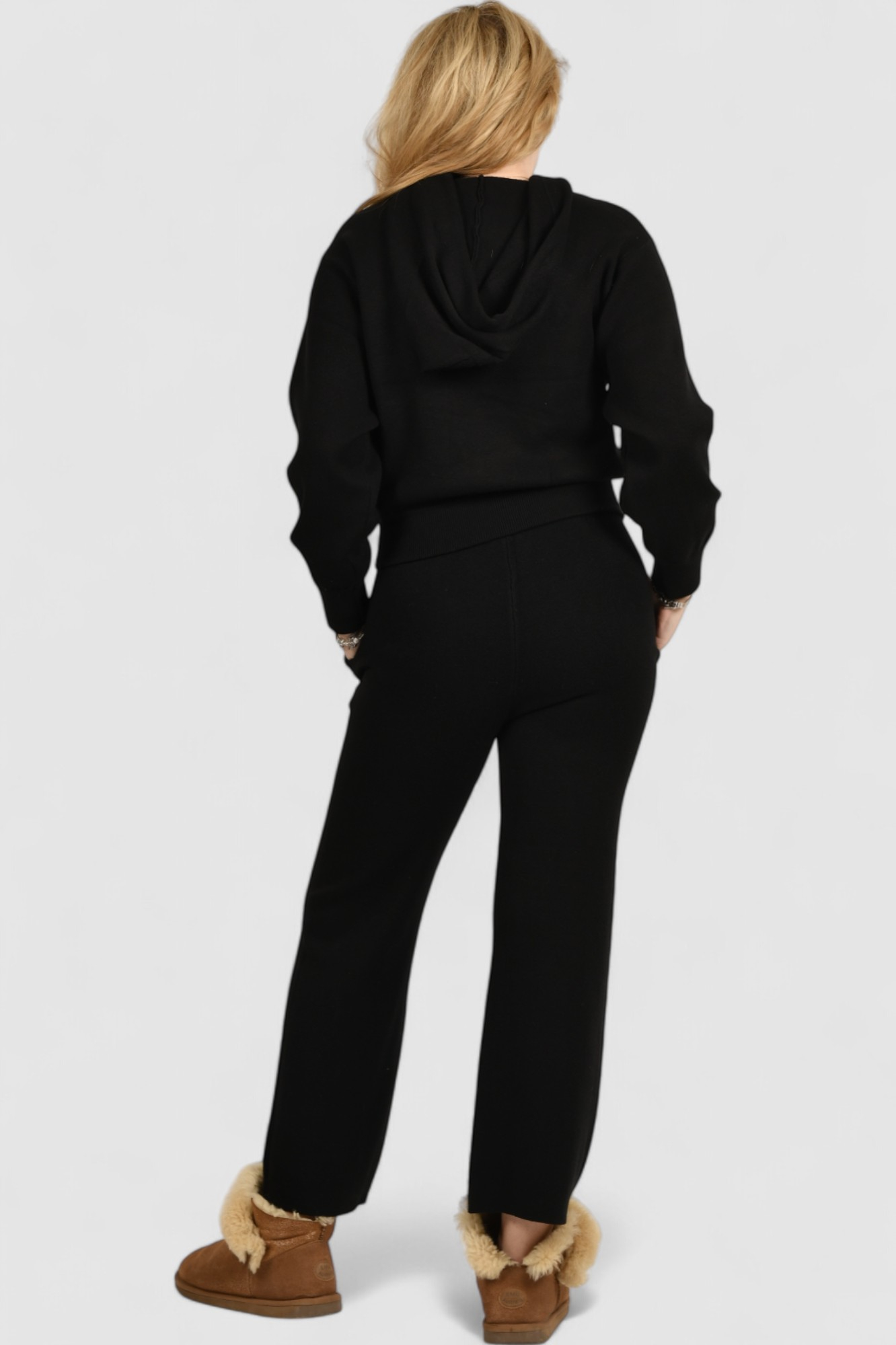 Ženska crna hoodica sa kapuljačom Noelia