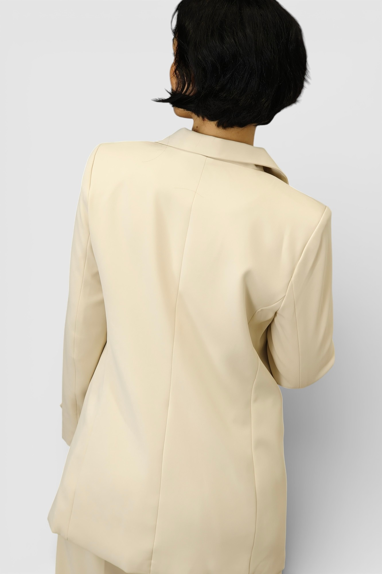 Žensko elegantno bež odijelo Clara