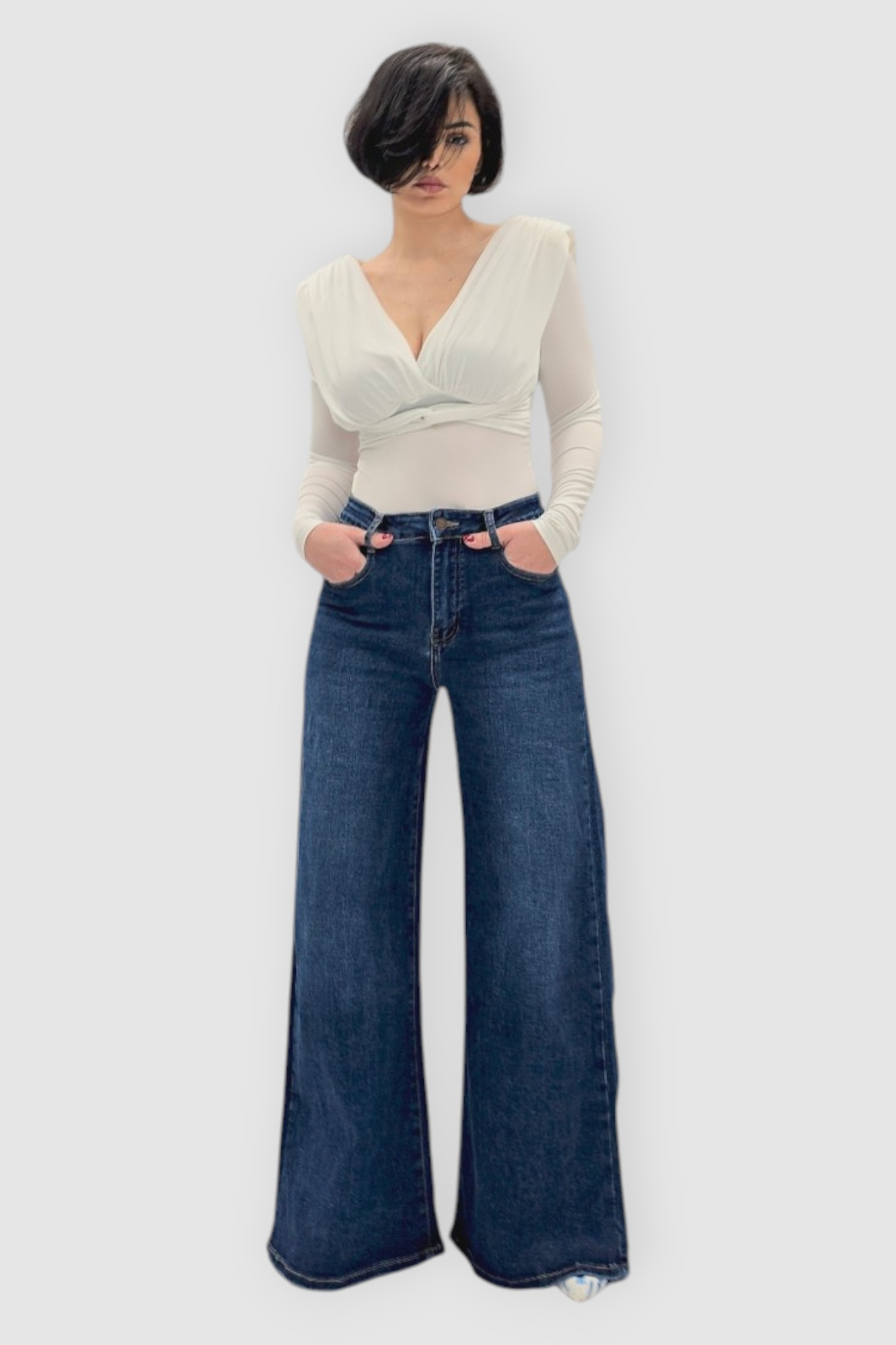 Bijela naborana majica Etta s jastučićima na ramenima i križanim dekolteom