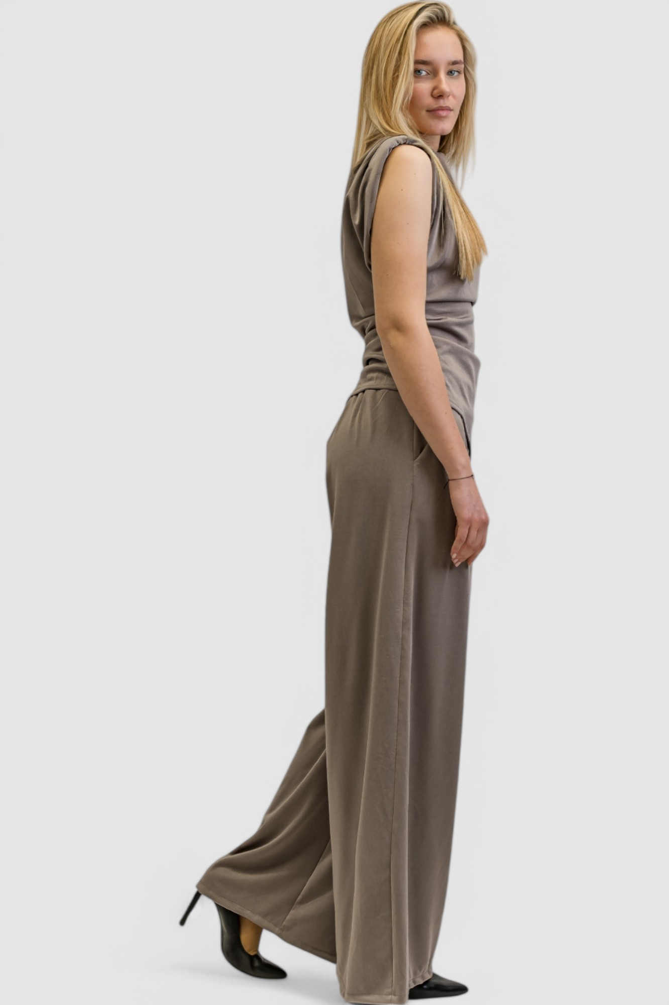 Ženski svijetlo sivi komplet s asimetričnim topom Francine