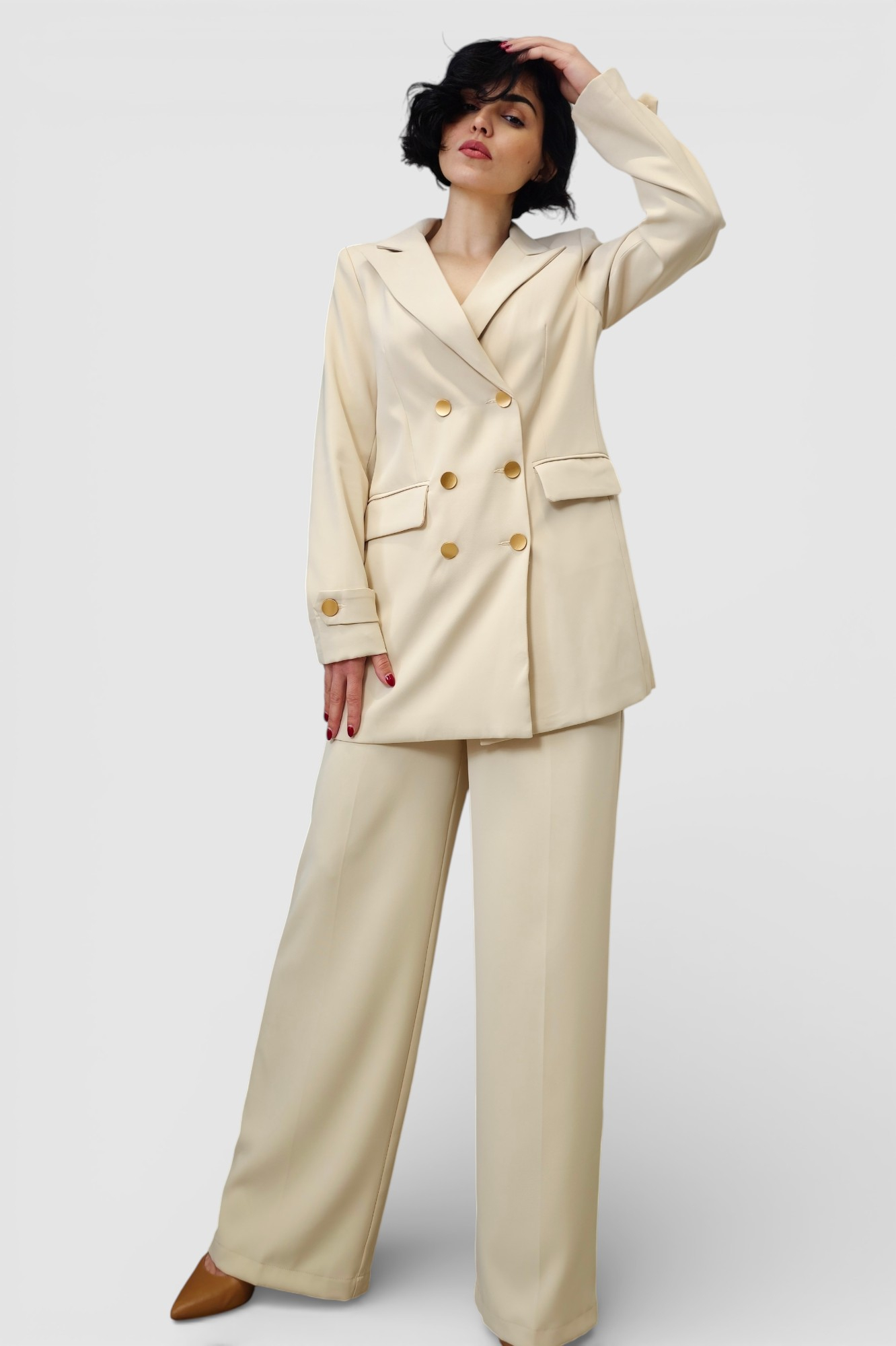 Žensko elegantno bež odijelo Clara