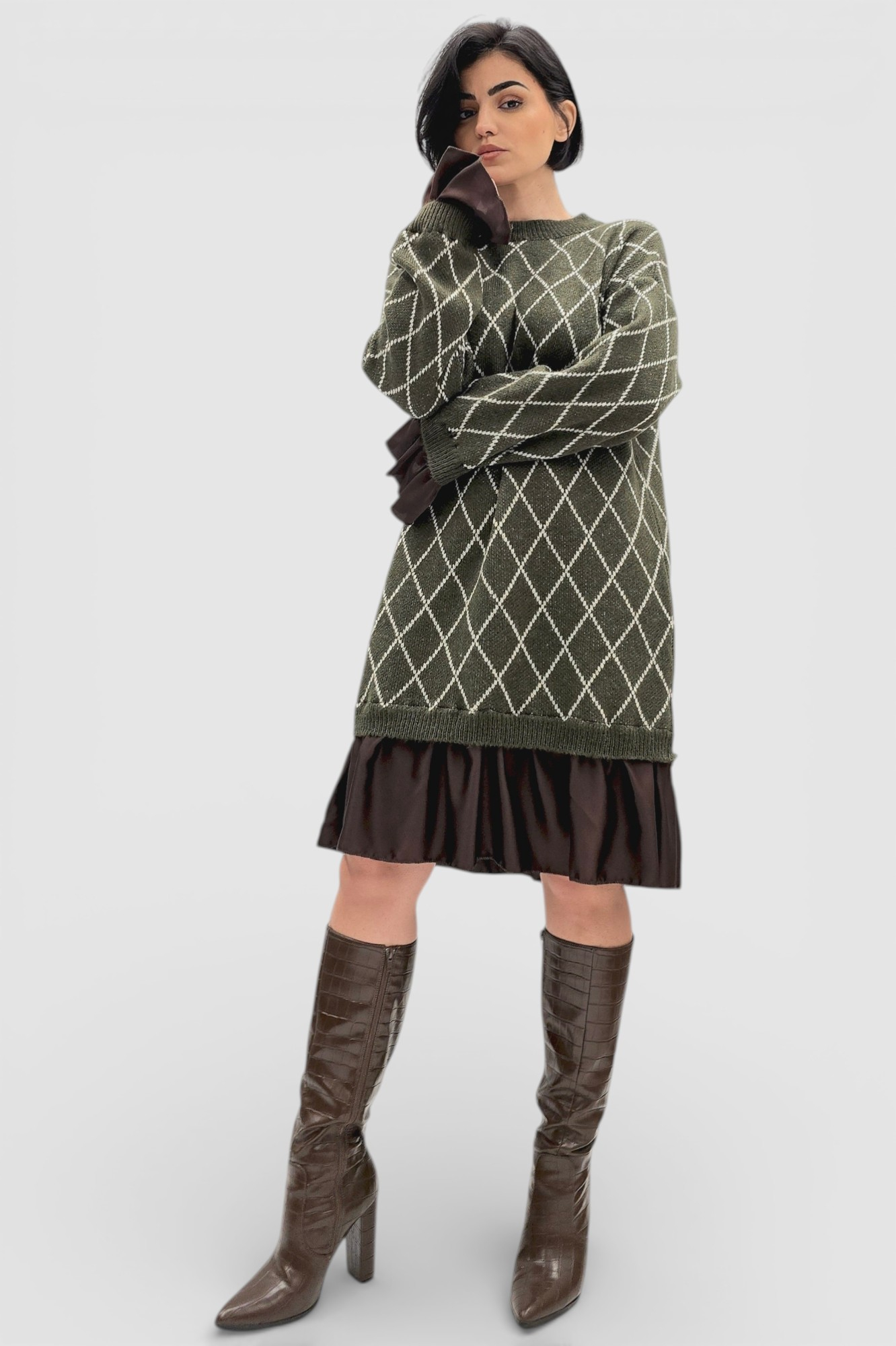 Zelena pletena haljina Cristal s dijamantnim uzorkom i satenskim rub s volanom