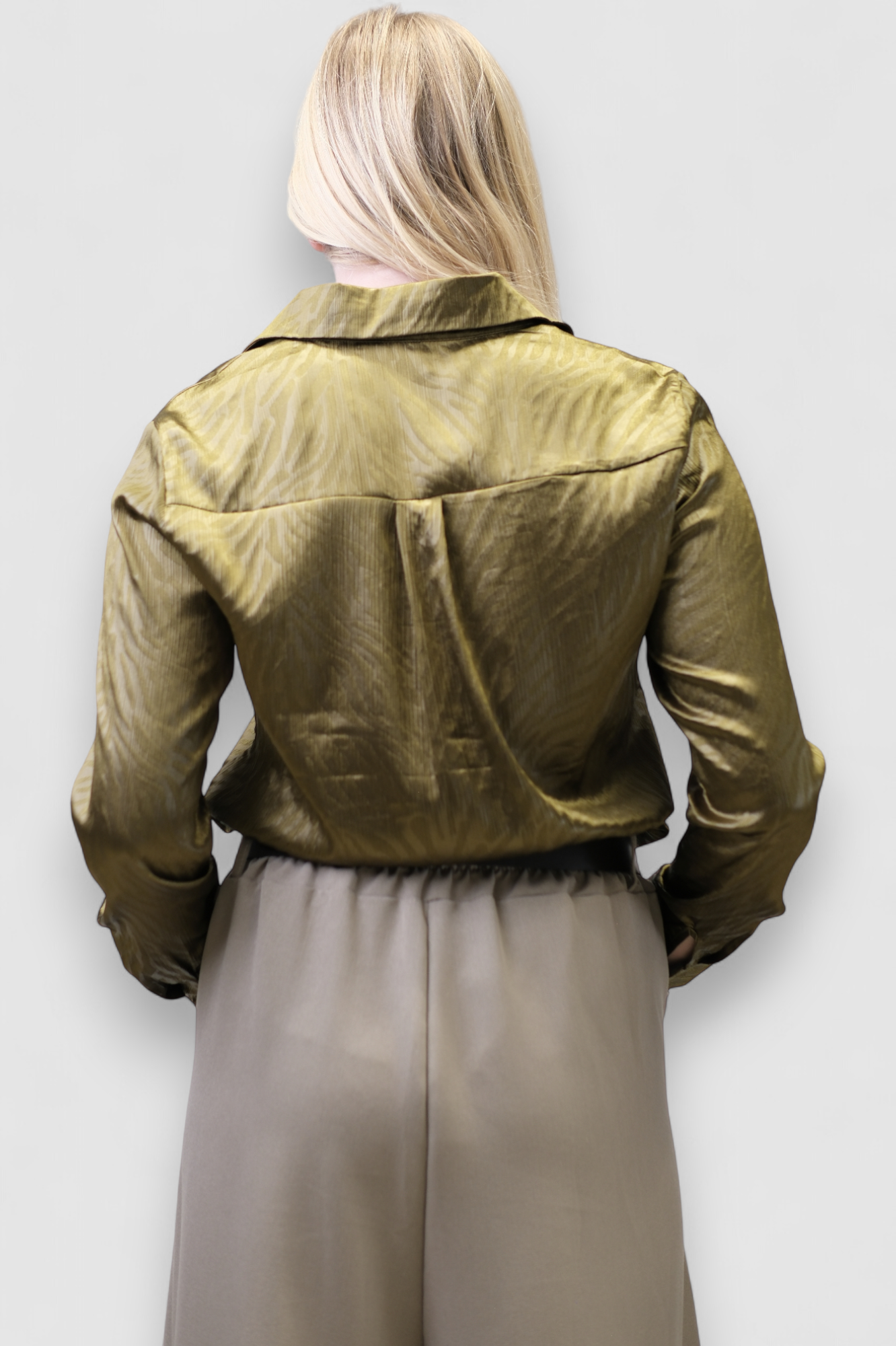 Ženska zelena satenska košulja sa uzorkom Iriana