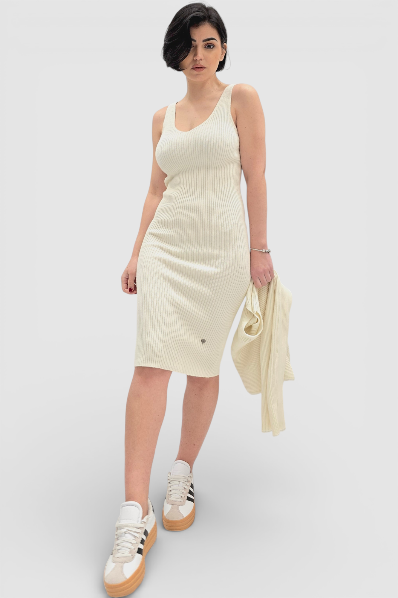 Komplet bež rebraste viskozne haljine i džempera Catrina